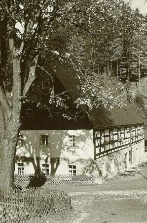 Osterzgebirge. Gasthaus "Talsperre Lehnmühle" unterhalb der Sperrmauer