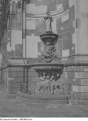 Wandbrunnen : Dresden. Zwinger. Wandbrunnen (1701/1800) am Deutschen Pavillon