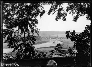 Holzminden. Blick von der Gaststätte Kiekenstein Richtung Altstadt mit Weser