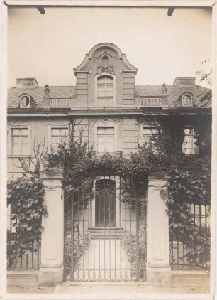 Landhaus Raffloer, Berlin-Dahlem: Teilansicht von der Straßenseite