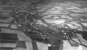Reinhardtsdorf (Reinhardtsdorf-Schöna). Ortsteilansicht mit Waldhufenfluren. Luftbild-Schrägaufnahme von Südost