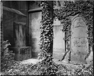 Heidelberg Peterskirche Grabsteine links Heinrich Bauschenbach (gestorben 1819), Mitte Niclola Druchlabius aus Oppenheim (gestorben 1569), rechts Margarethe Stephan Gattin des Casper Agricola (gestorben 1577)