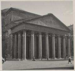 Rom, Kirche Sancta Maria ad Martyres (Pantheon), Vorhalle