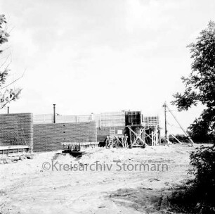 Dörfergemeinschaftsschule Bargteheide-Land [später Grund- und Hauptschule, Johannes-Gutenberg-Schule]: Alte Landstraße: in Bau: Mauern, Gerüstteile