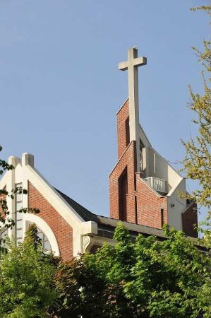 Varna - Katholische Kirche : Moderne katholische Kirche. Aufgenommen am 17. Mai 2011 im Zentrum von Varna