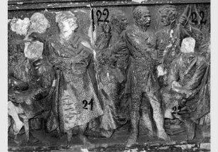 Blick auf den "Kulturgeschichtlichen Fries" von Otto Geyer im Treppenhaus der Nationalgalerie