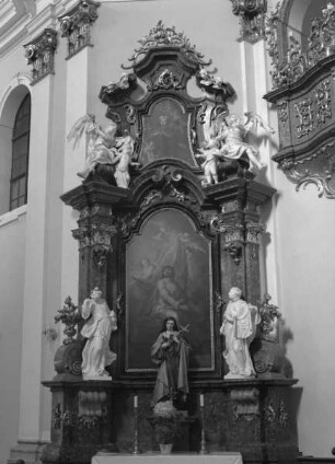 Seitenaltar mit einem Altarbild der beiden Künstler