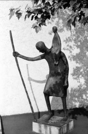 Nonnenhorn: Neue katholische Kirche, Figur hl. Christopherus vor Kircheneingang