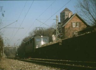 Gäubahn Stuttgart Nord Lok Baureihe 150 Güterzug Bahnwärterhaus Wegbrücke