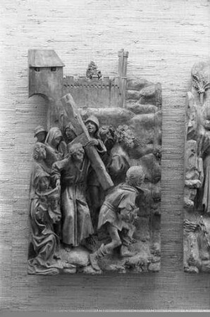 Holzrelief "Kreuztragung Christi" im Badischen Landesmuseum
