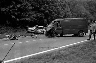 Unfall B404: Ein Audi-Fahrer verursachte Fronstalzusammenstoß und verstarb noch an der Unfallstelle