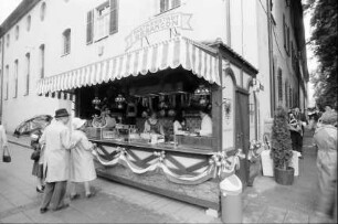 Freiburg: Einweihung eines Besancon-Kiosks am Rotteckplatz, Eröffnung des Besancon-Kiosks