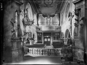 Külsheim Katholische Stadtkirche Sankt Martin Innenansicht Richtung Orgelempore