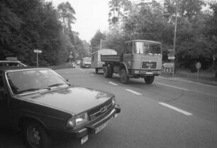 Hohe Verkehrsbelastung in der Theodor-Heuss-Allee im Zusammenhang mit der Kreuzungsbereinigung Landesstraße 604/Theodor-Heuss-Allee in der Waldstadt
