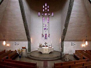 Gulbransson, Olaf Andreas; Kulmbach; Ev.-luth. Kreuzkirche am Galgenberg - Altarraum (Innenraumperspektive)