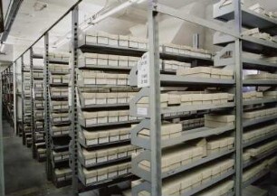 Sächsische Landesbibliothek - Staats- und Universitätsbibliothek Dresden. Zentralbibliothek (ehem. Landesbibliothek). Kellergeschoss. Abteilung Benutzung, Magazin Mikrofiches/Mikrofilme : Dresden-Neustadt, Marienallee 12. Sächsische Landesbibliothek - Staats- und Universitätsbibliothek Dresden. Zentralbibliothek (ehem. Landesbibliothek). Kellergeschoss. Abteilung Benutzung, Magazin Mikrofiches/Mikrofilme