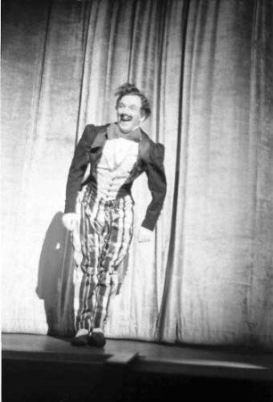 Berlin: Kabarett der Komiker; Erwin Hoffmann tanzt "Tanzmeister"
