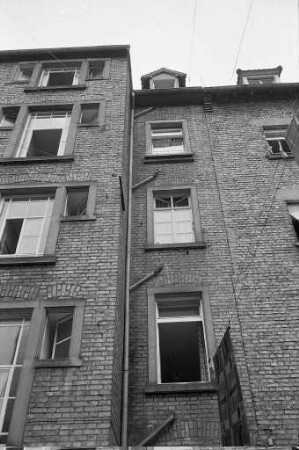 Tödlicher Sturz eines Kindes aus dem Dachgeschoss eines Hauses in der Winterstraße 30