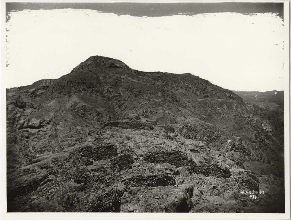 Ruinen vom Cerro de Borró. Es ist dieses ein einzelner Berg in der Hacienda de Collús, zusammengehörig mit der Hacienda Pomalca, Provinz Chiclayo.