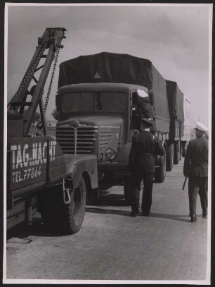 Abschleppdienst nimmt den LKW auf