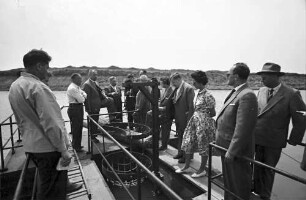 Unzhurst: Gruppe auf Ponton-Sauganlage