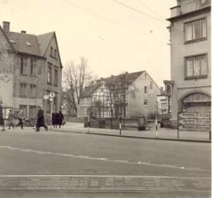 Wall, Anfang. Detmold. Blick vom Hornschen Tor; links die ersten Häuser der Weinbergstraße,. mit dem Fotogeschäft Römer