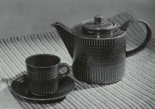 Steingutkanne, Tasse und Untertasse (Form Weimar)