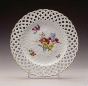 Sechs Dessertteller mit Blumendekor und durchbrochener Fahne — Kat. Nr. 244