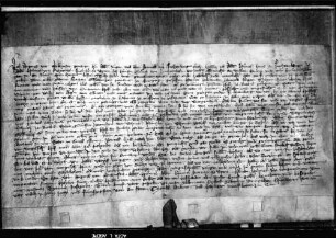 Agnes von Mühlhausen, Albrechts des alten Hummels von Lichtenberg Witwe, Albrecht Hummel, Herr zu Lichtenberg, Albrecht Hummel, Domherr zu Speyer, und Hermann Hummel verkaufen an Fritz Gaisberg zu Kirchberg den hintern Hof zu Bottwar und die Wiesen zu dem Hof unter Lichtenberg.