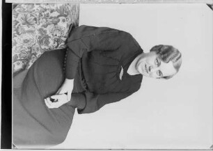 Sitzende Frau