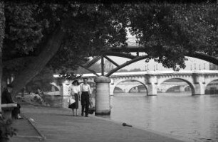 Paris: Pärchen am Seinekai