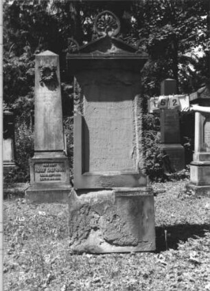 Grabstein 152