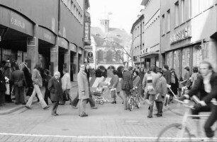 Freiburg: Rathausgasse mit Rathaus