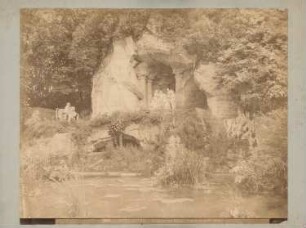 Bosquet des Bains d´Apollon, Versailles: Ansicht Felsengrotte mit Skulpturen