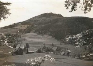 Waltersdorf, OT von Großschönau, oberer Ortsteil und Lausche vom Butterberg gesehen