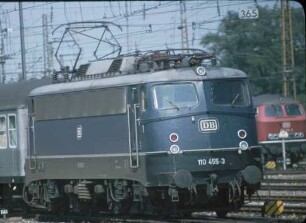 Stuttgart Hbf. Einfahrt Gleis 8 Lok 110 455 E Bnb-Wagen