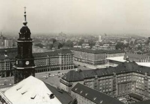 Dresden-Altstadt. Altmarkt. Blick vom Rathausturm über Kreuzkirche und Bebauung nach Nordwesten