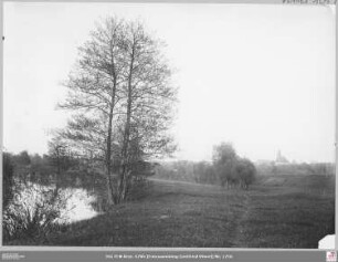 Nidda mit Berkersheim im Hintergrund