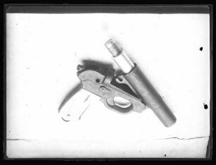 Abschussbecher (Pistole mit Patrone)