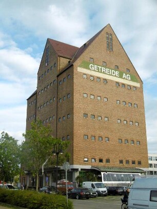 Rostock: Getreidespeicher im Stadthafen