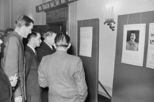 Sozialistische Einheitspartei Deutschlands (SED), Stalin-Ausstellung in der SED-Landesleitung, 17. Oktober 1951