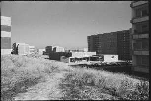 Karl-Marx-Stadt. Neubaugebiet mit Kaufhalle