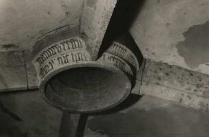 Wechselburg. Stiftskirche. Mittelschiff. Ringschlußstein des spätgotischen Gewölbes. Südliches und östliches Feld