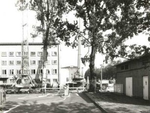 Dresden-Altstadt. Neubau Sächsischer Landtag. Baustellengelände und Altbau (Speicher von P. Wolf; 1926) an der Holländischen Straße
