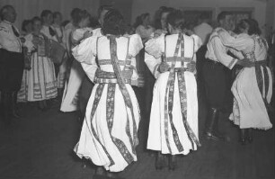 Dinkelsbühl: in der Schranne, Kongress der Siebenbürger Sachsen, Chor, Siebenbürgerinnen in Tracht