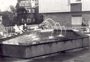 Springbrunnenanlage, Blick in die Lotzingstraße. Detmold. Bismarckstraße