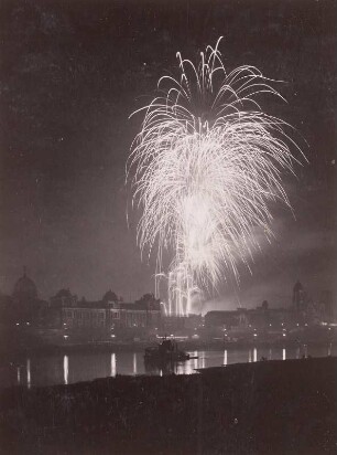750-Jahr-Feier Dresdens. Feuerwerk am 30. Juni 1956