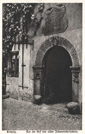 Leipzig: Tor im Hof des alten Johannishospitals