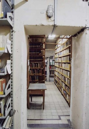 Sächsische Landesbibliothek - Staats- und Universitätsbibliothek Dresden. Zentralbibliothek (ehem. Landesbibliothek). Kellergeschoss. Abteilung Benutzung, Magazin : Dresden-Neustadt, Marienallee 12. Sächsische Landesbibliothek - Staats- und Universitätsbibliothek Dresden. Zentralbibliothek (ehem. Landesbibliothek). Kellergeschoss. Abteilung Benutzung, Magazin