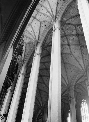 Landshut. Stadtpfarr- und Stiftskirche Sankt Martin und Kastulus (um 1385; Hans der Krumenauer (1370)). Gewölbe